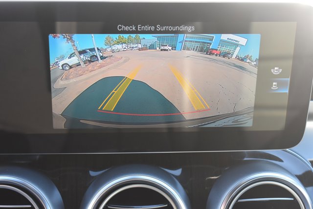 Used 2020 Mercedes-Benz GLC 300 4MATIC image 25