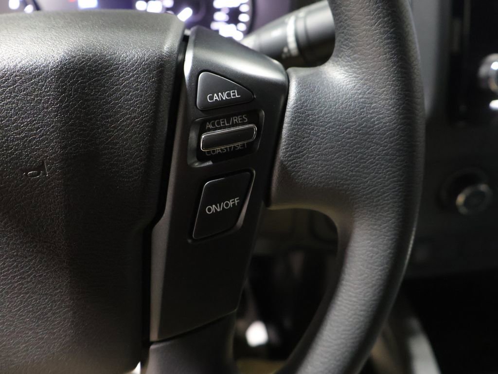 Used 2024 Nissan Frontier SV image 34