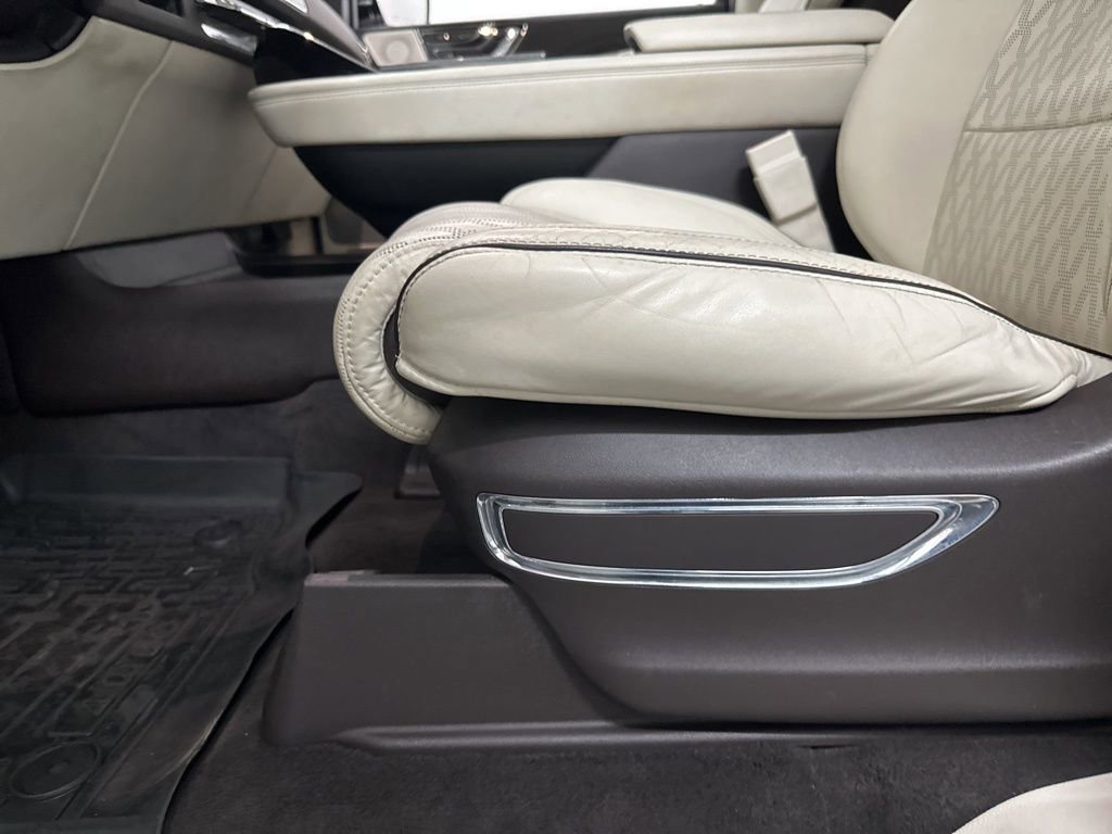 Used 2020 Lincoln Navigator L Black Label w/ Cargo Convenience Package image 35