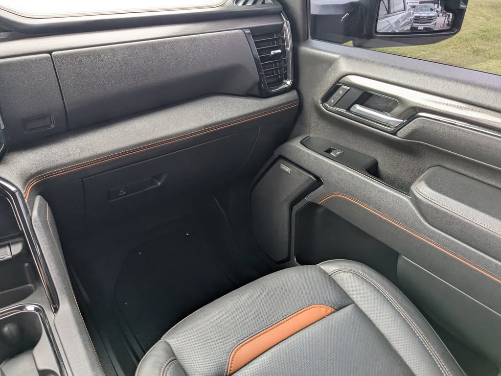 Used 2025 GMC Sierra 2500 AT4 w/ AT4 Premium Plus Package AWD/4WD image 17