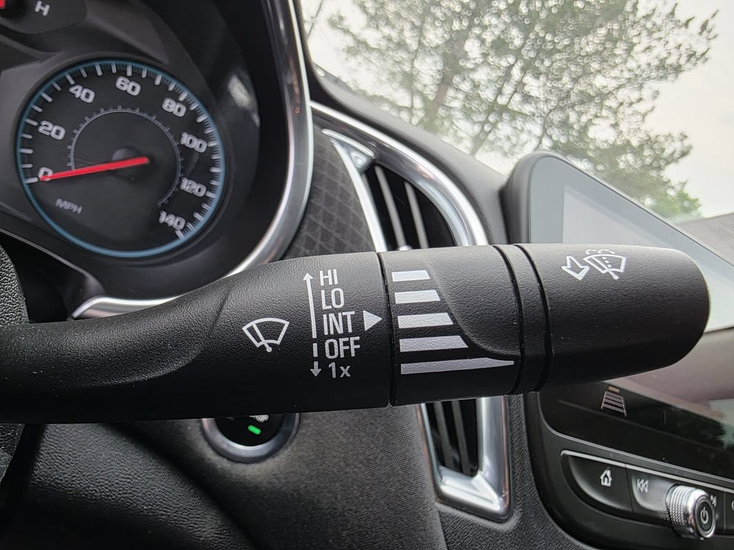 Used 2020 Chevrolet Malibu LT FWD image 29