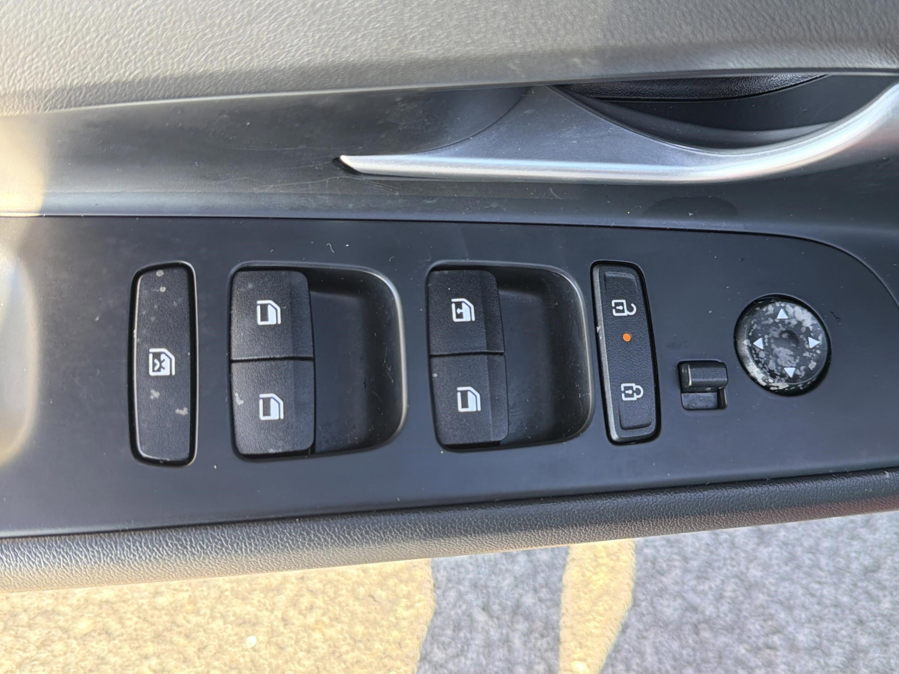 Used 2025 Hyundai Elantra SE image 23