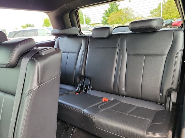 Used 2018 Ford Expedition XLT w/ Equipment Group 202A AWD/4WD image 22