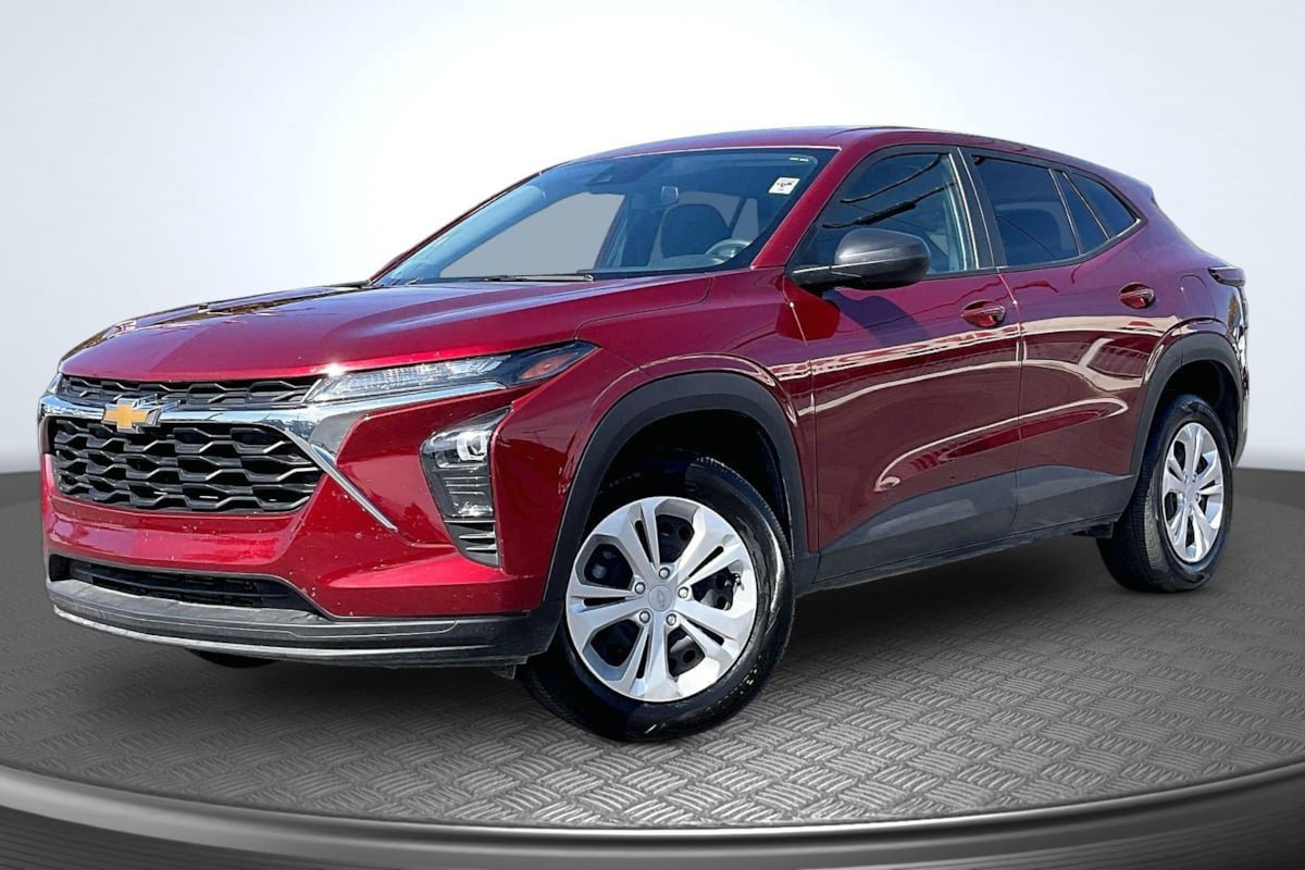 Used 2025 Chevrolet Trax LS FWD image 12