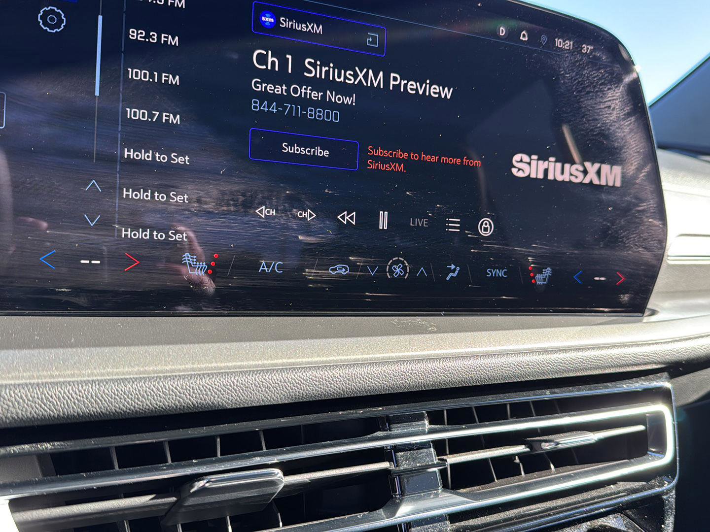 Used 2025 Chevrolet Traverse LT image 22