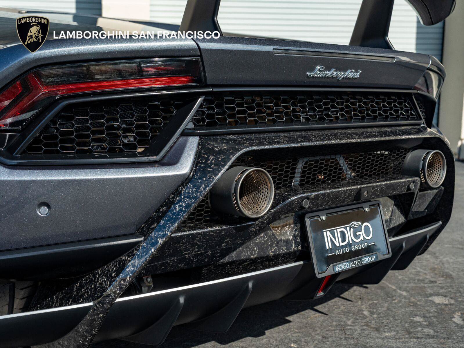 Used 2018 Lamborghini Huracan Performante AWD/4WD image 32