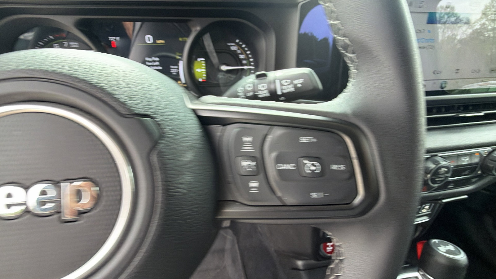 Used 2025 Jeep Wrangler Willys image 28