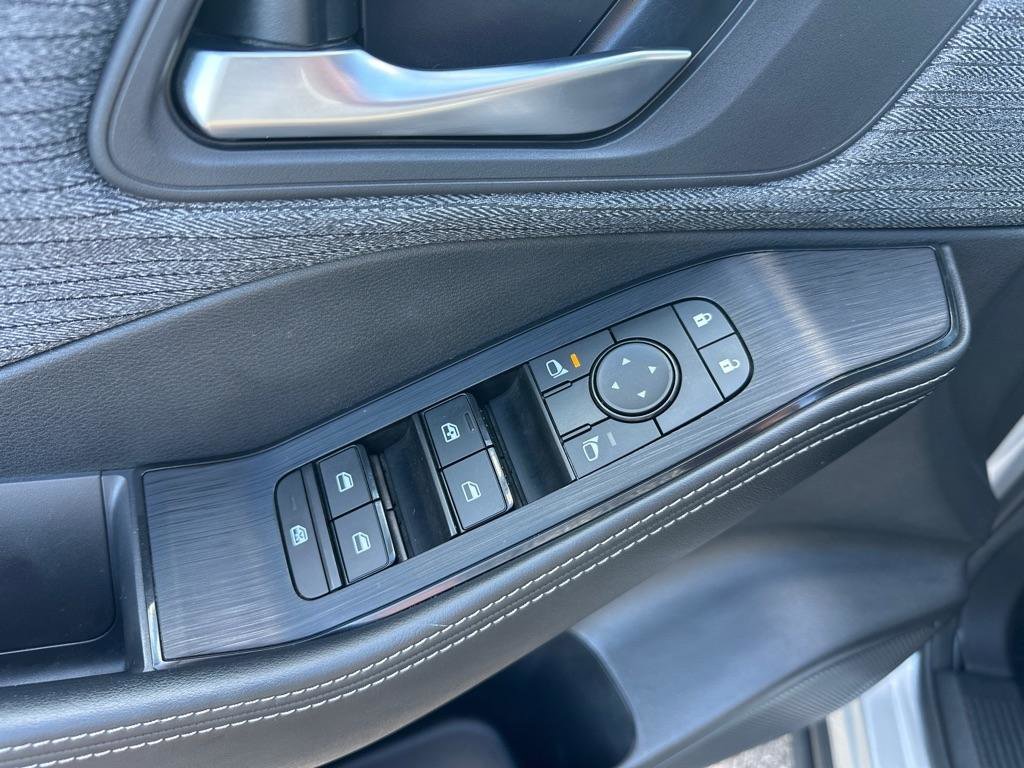Used 2023 Nissan Rogue SV AWD/4WD image 10