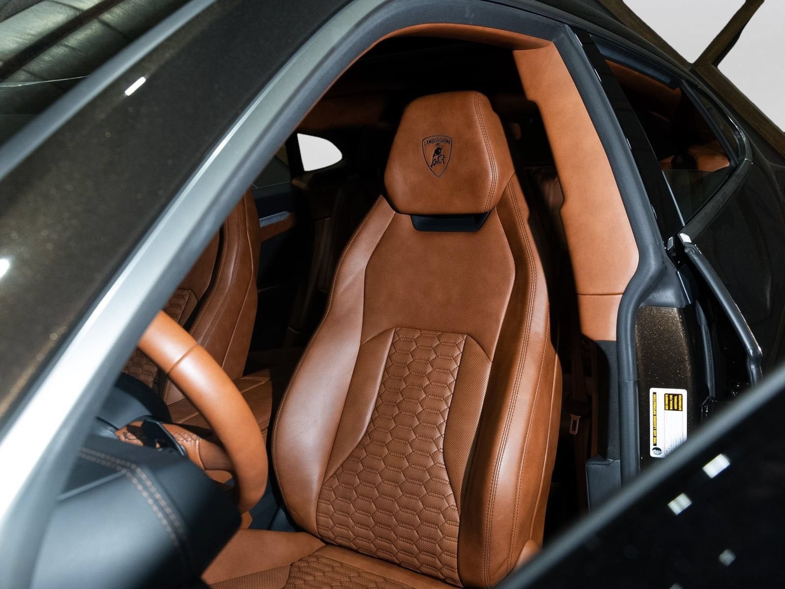 Used 2021 Lamborghini Urus AWD/4WD image 39