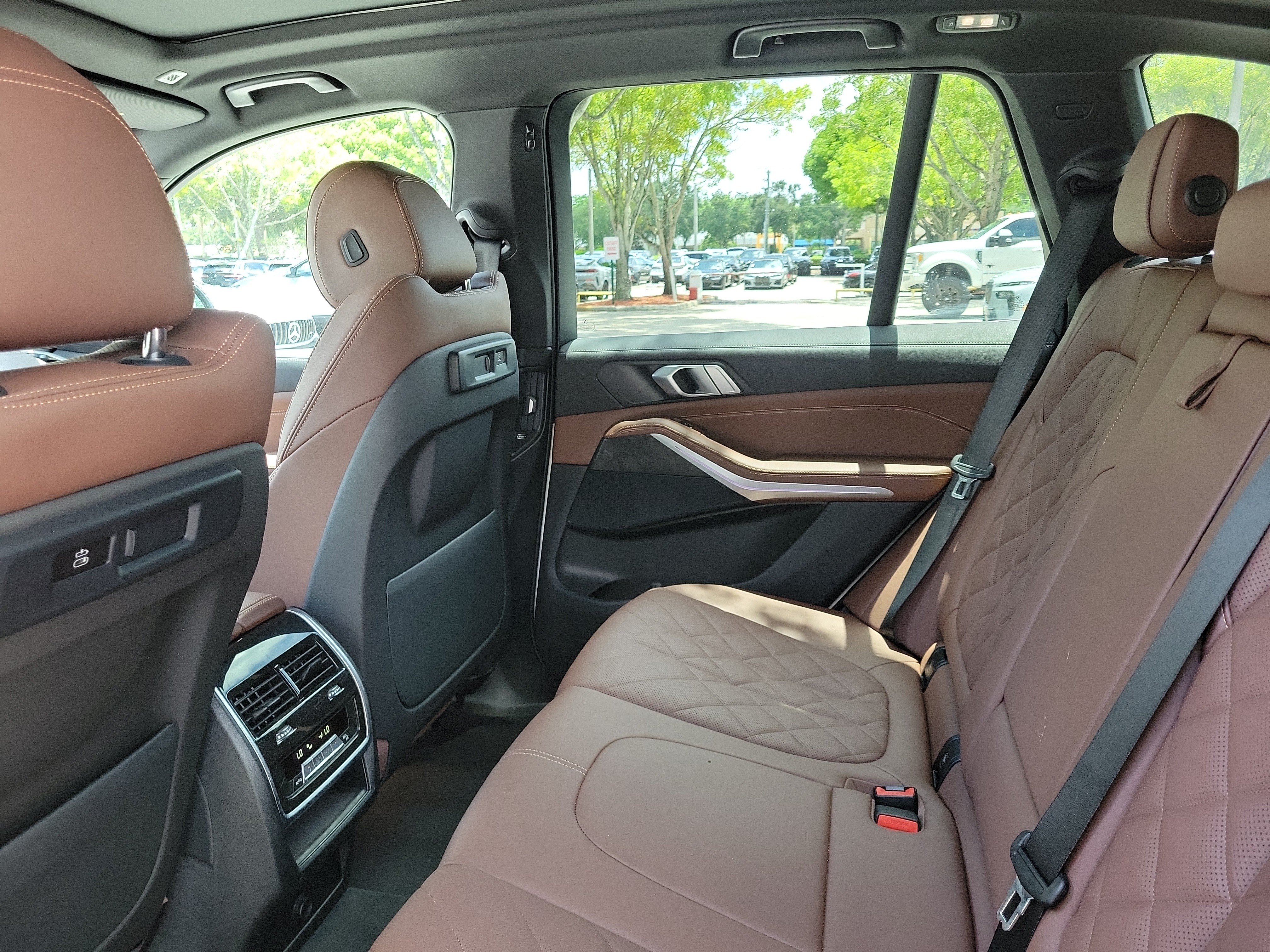 Used 2023 BMW X5 xDrive40i w/ Premium Package AWD/4WD image 9
