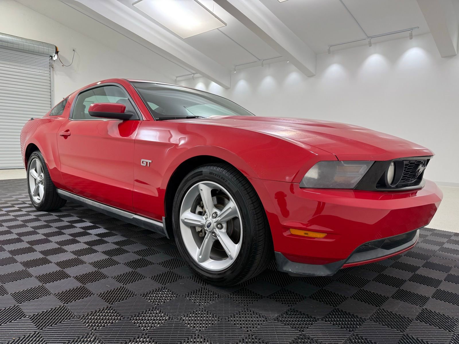 Used 2010 Ford Mustang GT Premium RWD image 1