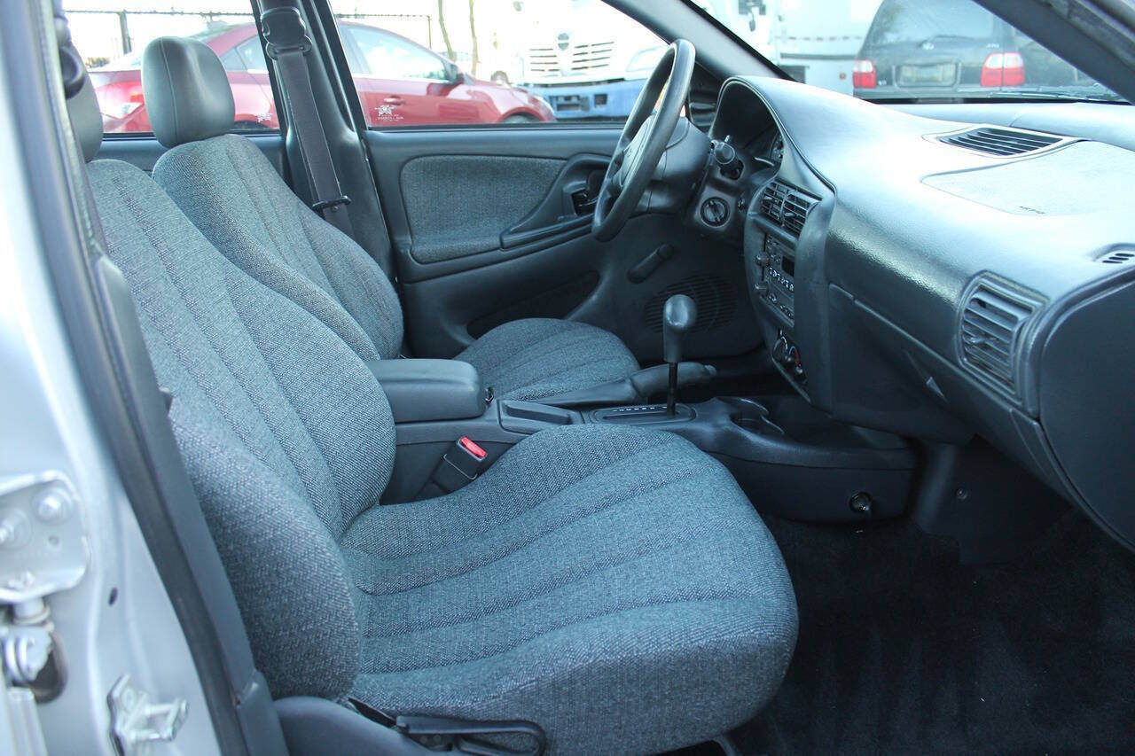 Used 2005 Chevrolet Cavalier Sedan w/ Preferred Equipment Group FWD image 33
