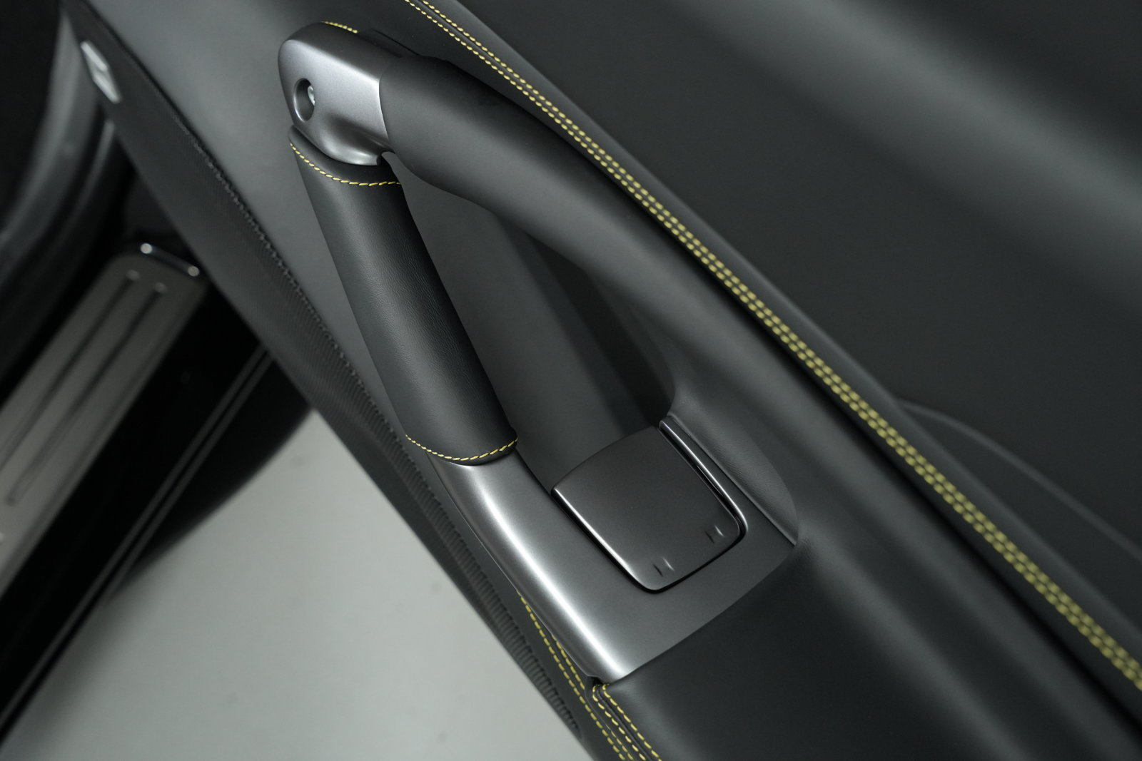 Used 2022 Ferrari F8 Spider RWD image 42