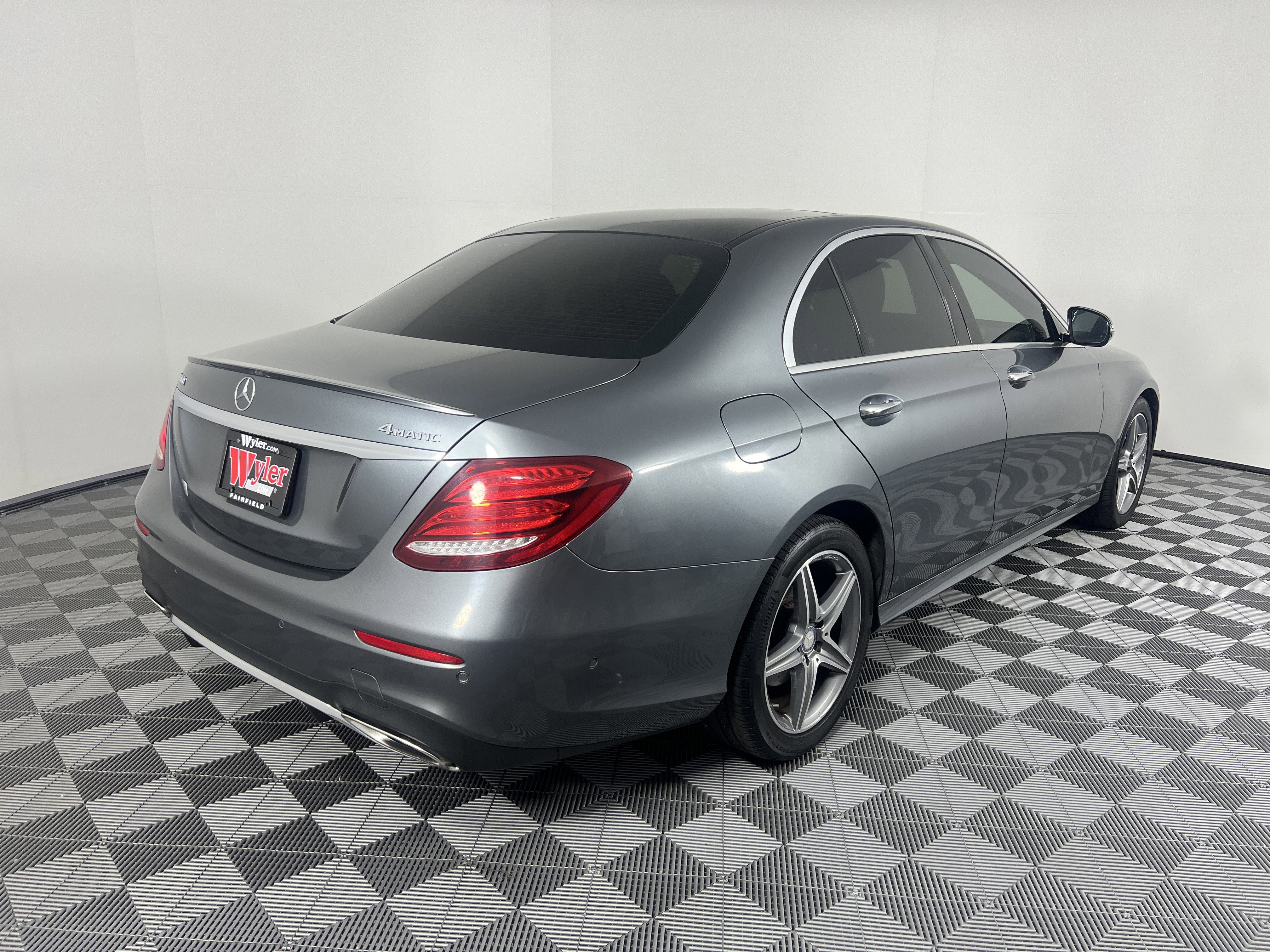 Used 2017 Mercedes-Benz E 300 4MATIC image 3