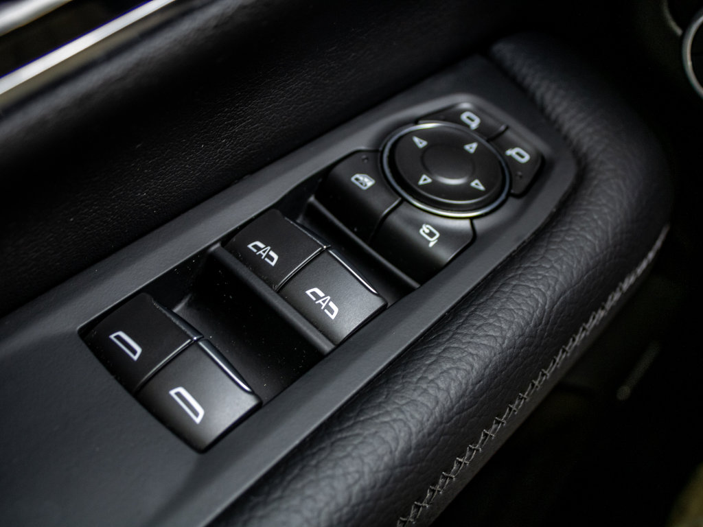 Used 2025 GMC Yukon XL Denali w/ Sun & Power Step Package image 35