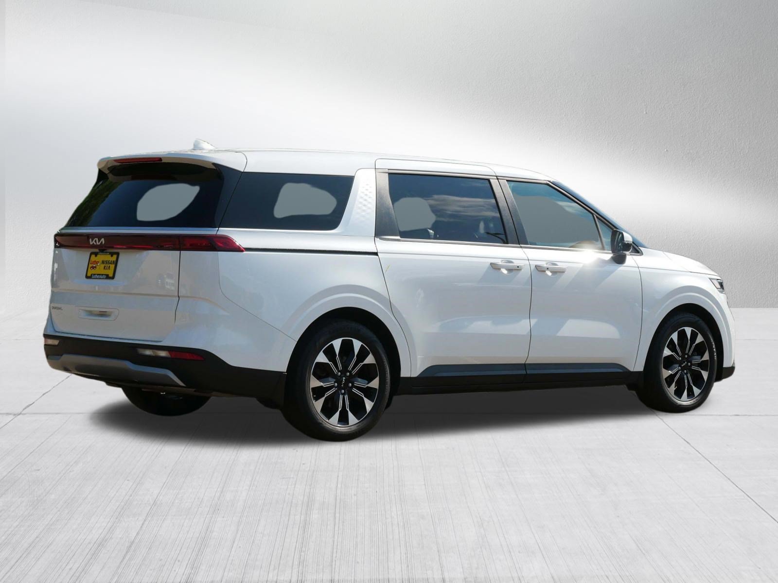 Certified 2024 Kia Carnival EX FWD image 7