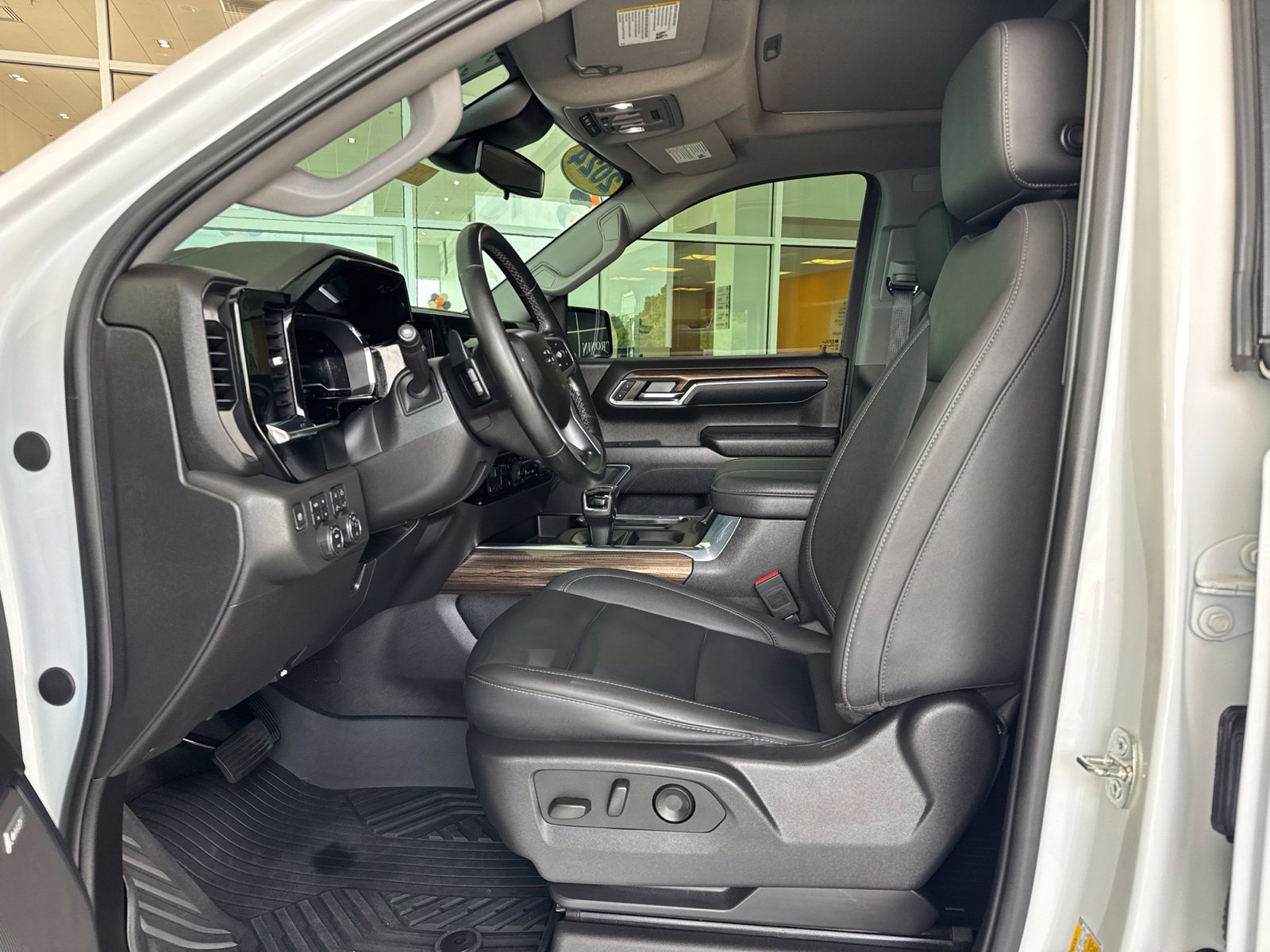 Used 2024 Chevrolet Silverado 1500 LT Trail Boss w/ Convenience Package II AWD/4WD image 22