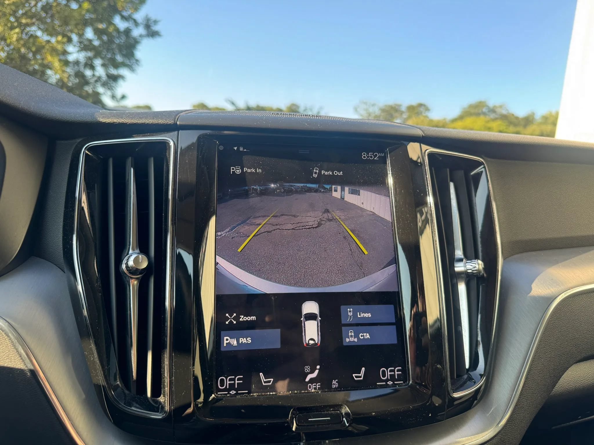 Used 2019 Volvo XC60 T5 Momentum w/ Multimedia Package AWD/4WD image 21