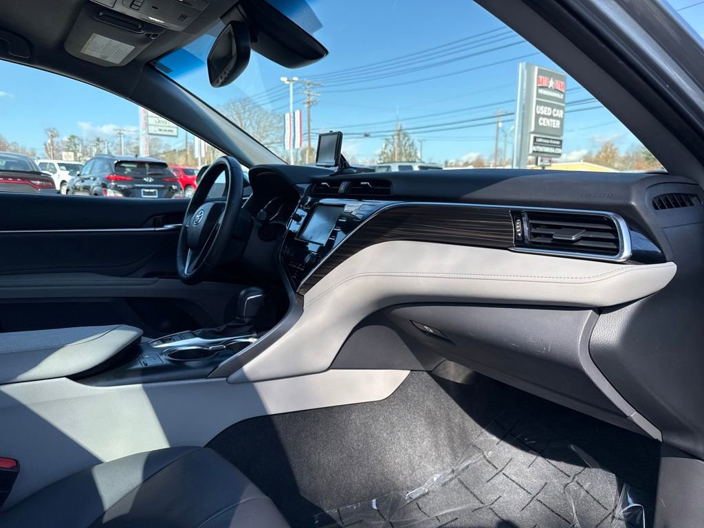 Used 2018 Toyota Camry L image 15