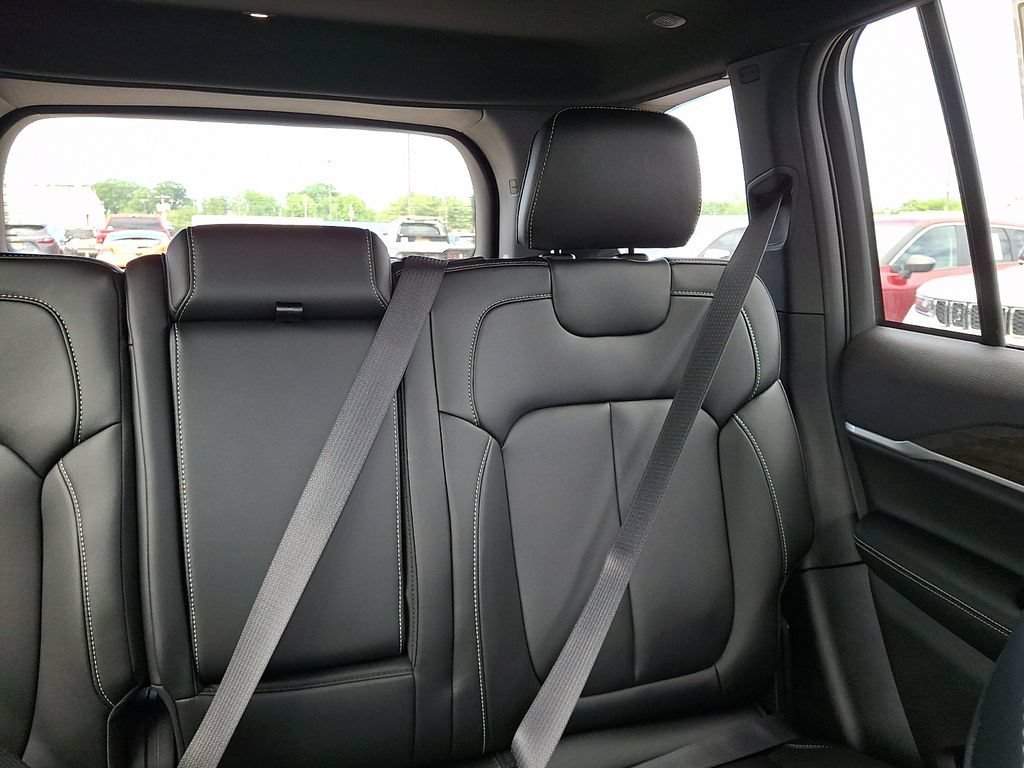 New 2026 Jeep Grand Cherokee Limited AWD/4WD image 15