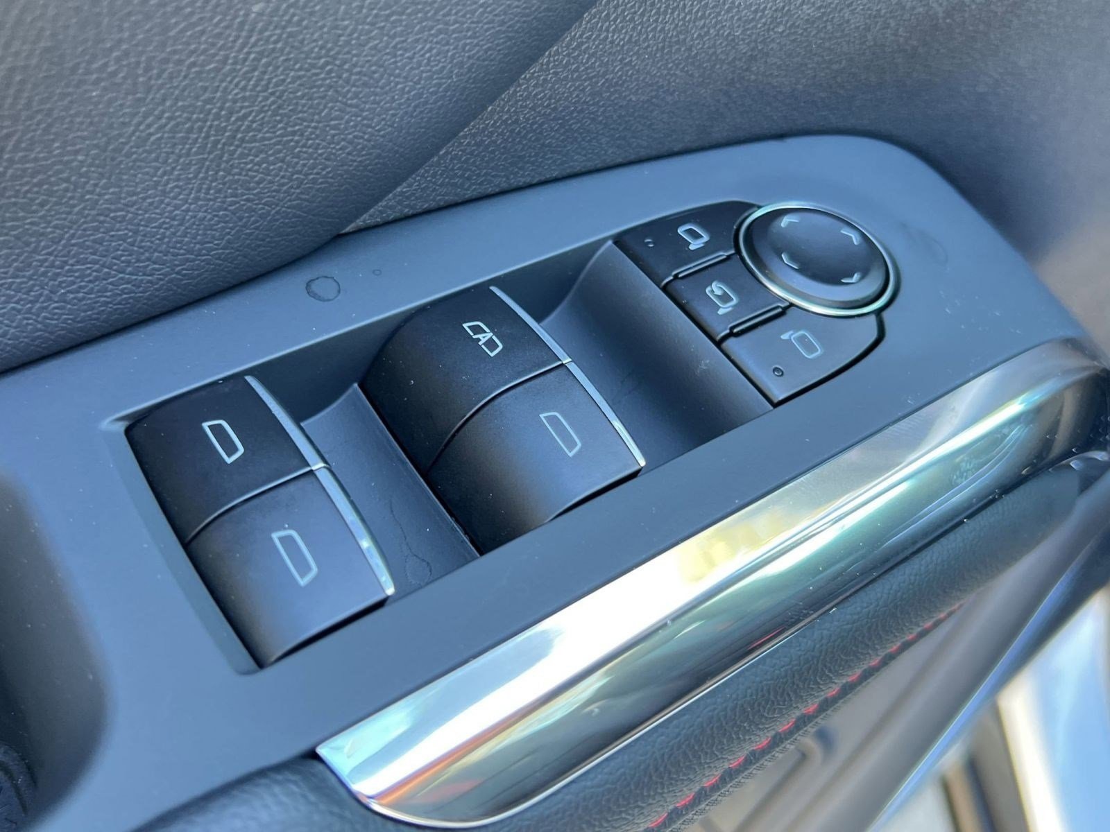 New 2026 Chevrolet Traverse RS FWD image 18