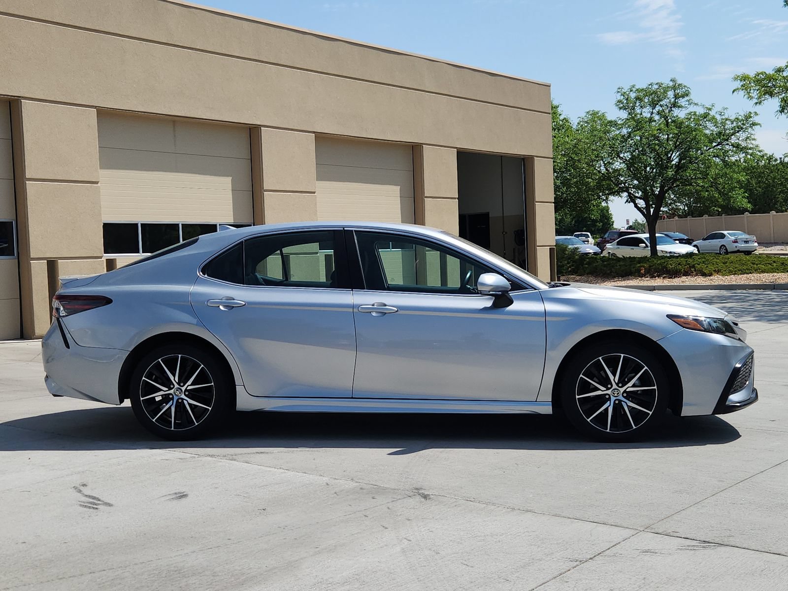 Used 2024 Toyota Camry SE FWD image 6