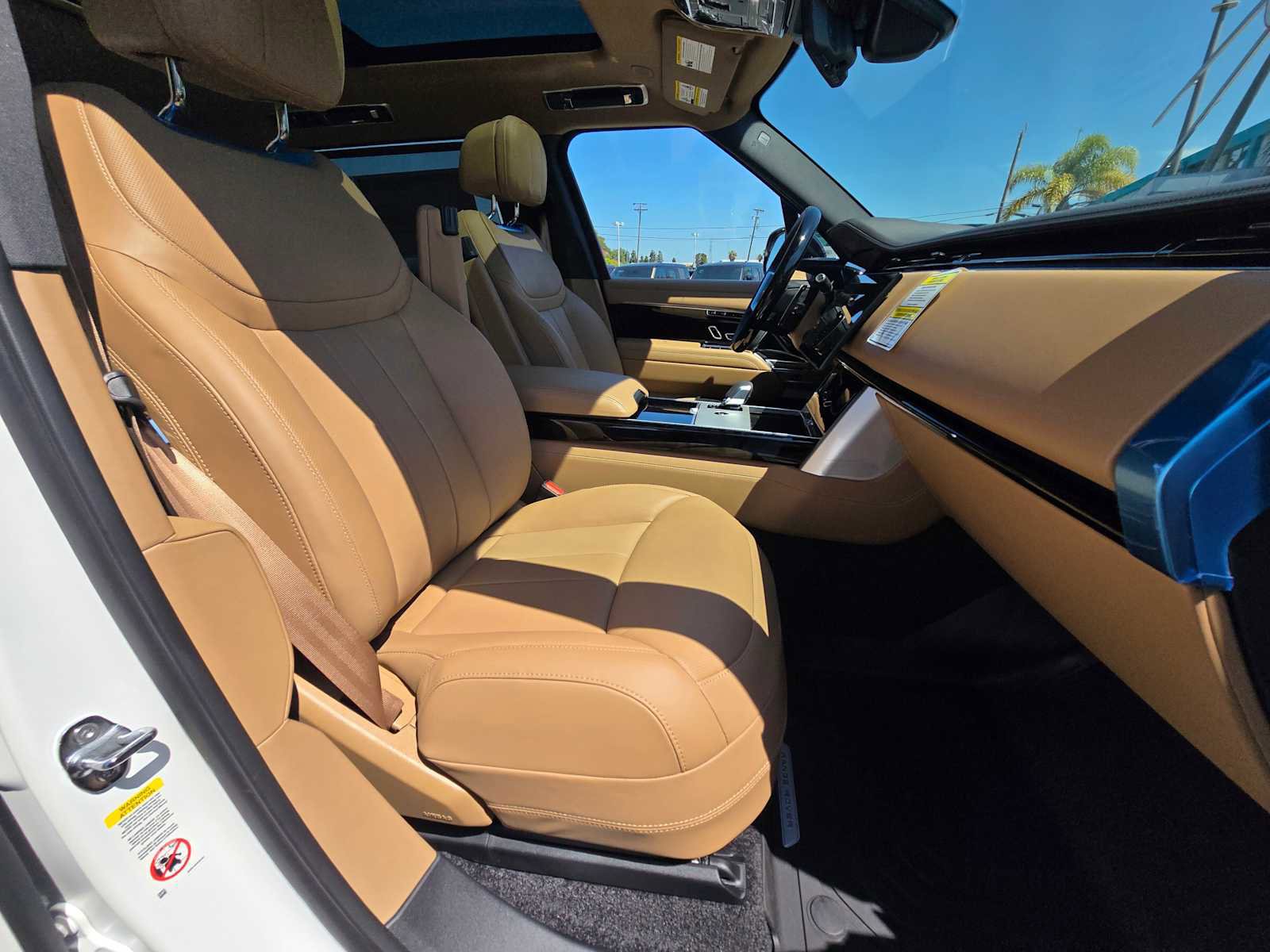 New 2025 Land Rover Range Rover Long Wheelbase SE image 11