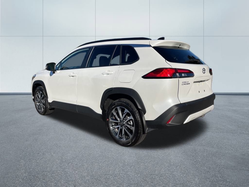 Certified 2025 Toyota Corolla Cross XLE image 7