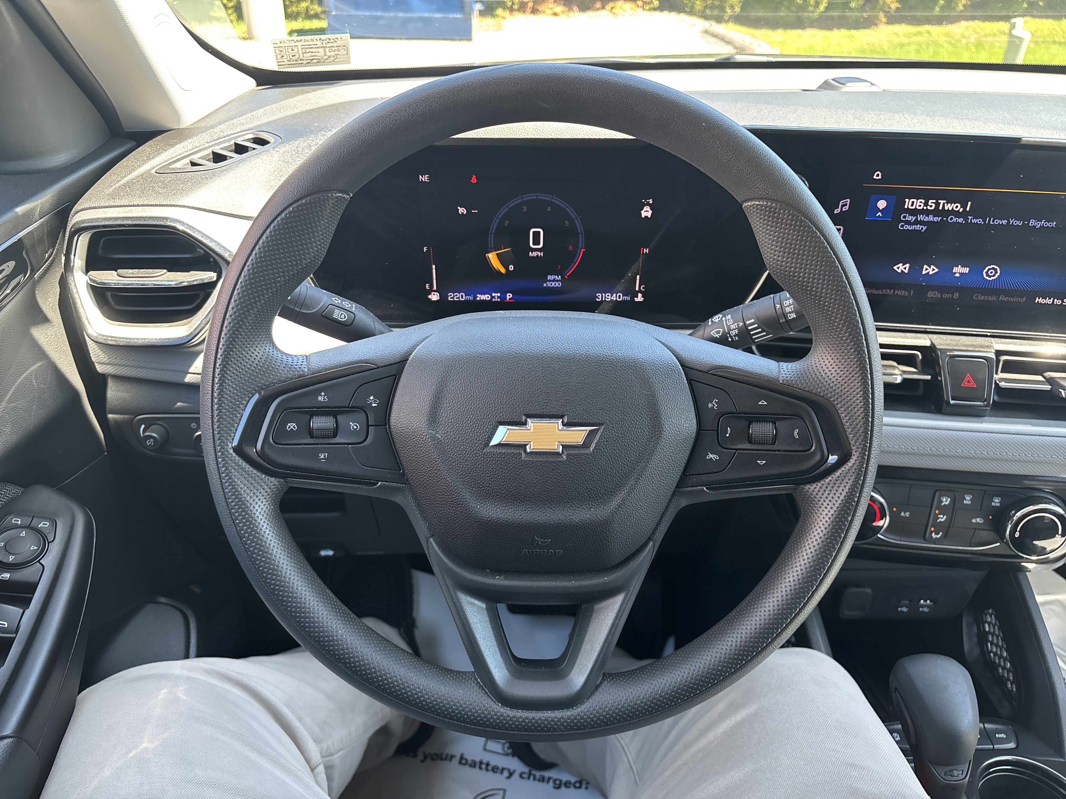 Used 2025 Chevrolet TrailBlazer LT AWD/4WD image 18