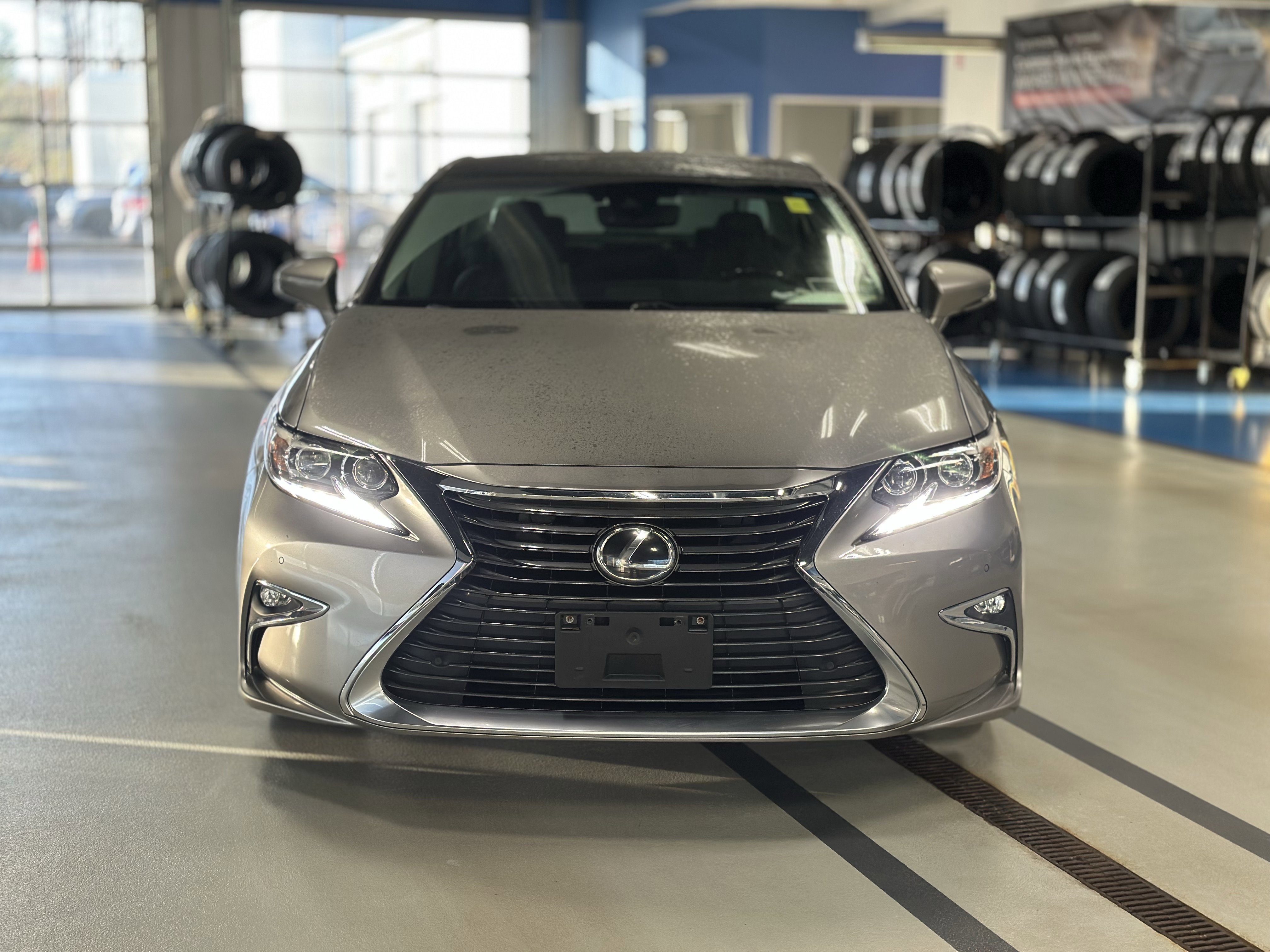 Used 2018 Lexus ES 350 w/ Luxury Package w/Wood Trim FWD image 2