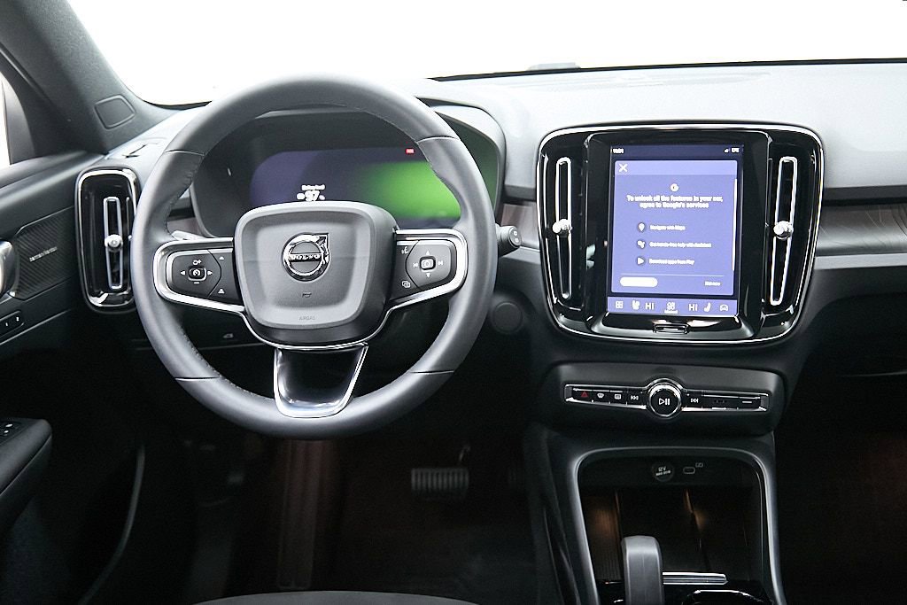 Certified 2023 Volvo XC40 Recharge Ultimate w/ Protection Package Premier image 24