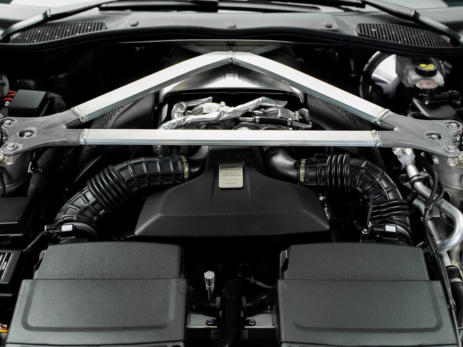 Used 2023 Aston Martin V8 Vantage Roadster RWD image 52
