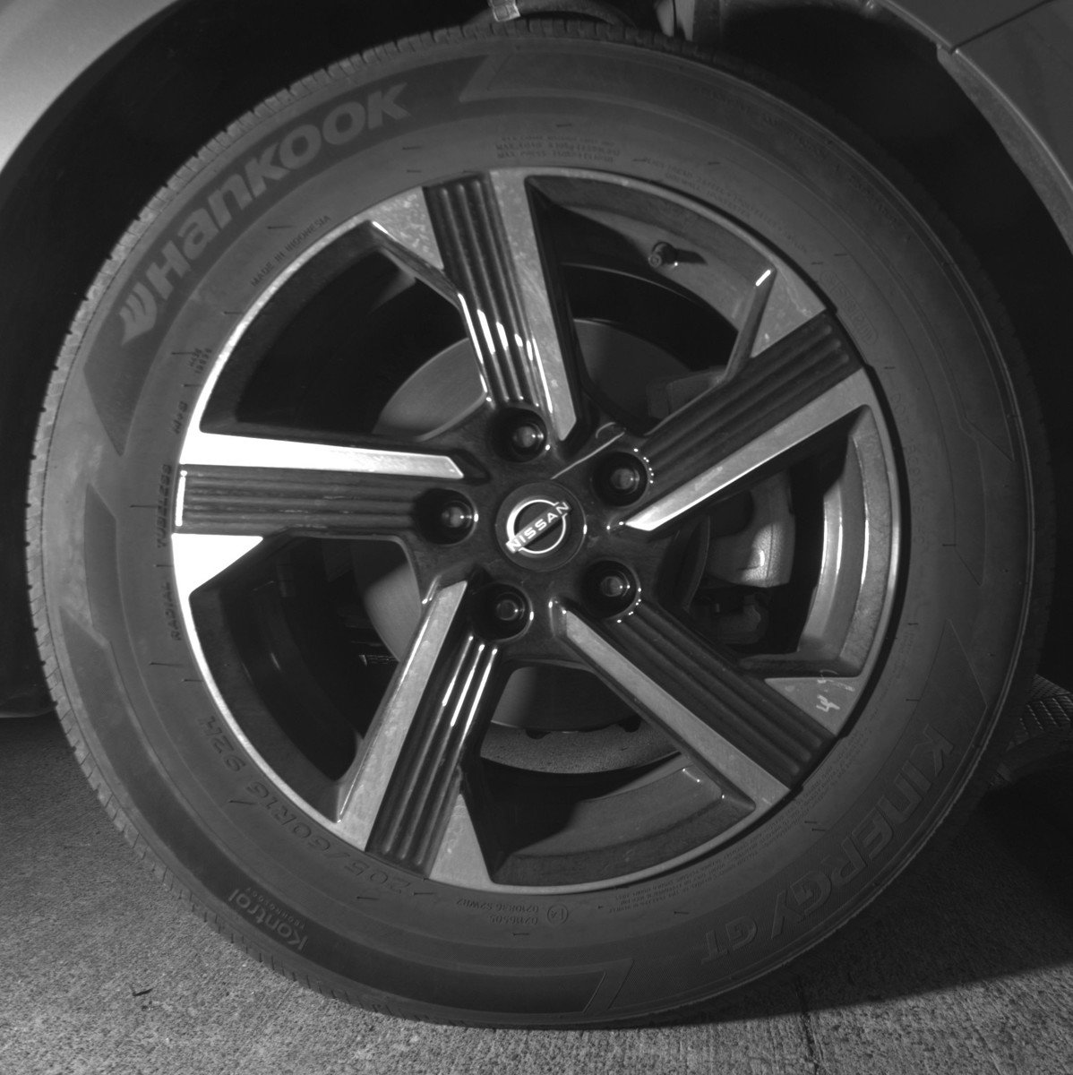 Used 2025 Nissan Sentra SV FWD image 13
