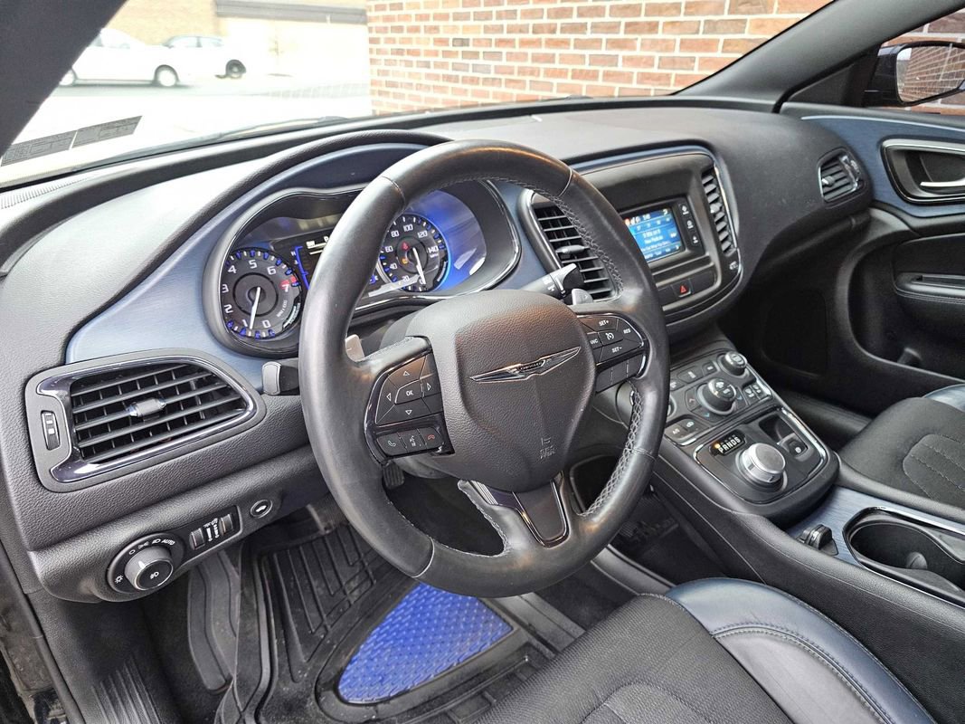 Used 2015 Chrysler 200 S w/ Comfort Group image 18
