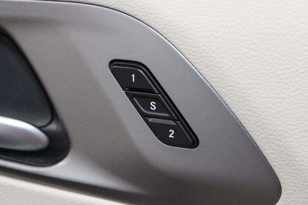 Used 2024 Chrysler Pacifica Touring-L FWD image 27
