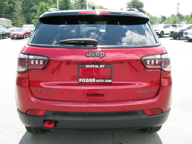 Used 2025 Jeep Compass Trailhawk AWD/4WD image 5