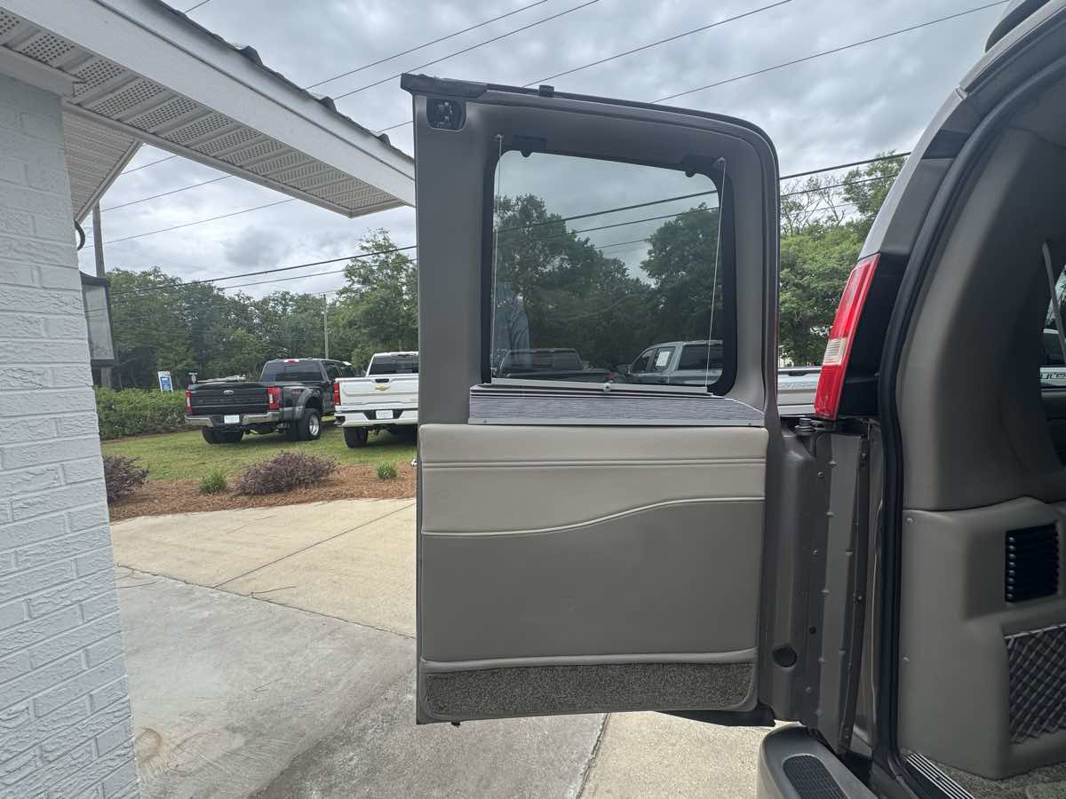 Used 2018 GMC Savana 2500 w/ Enhanced Convenience Package RWD image 33
