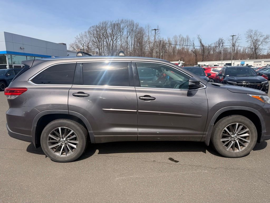 Used 2018 Toyota Highlander XLE image 12