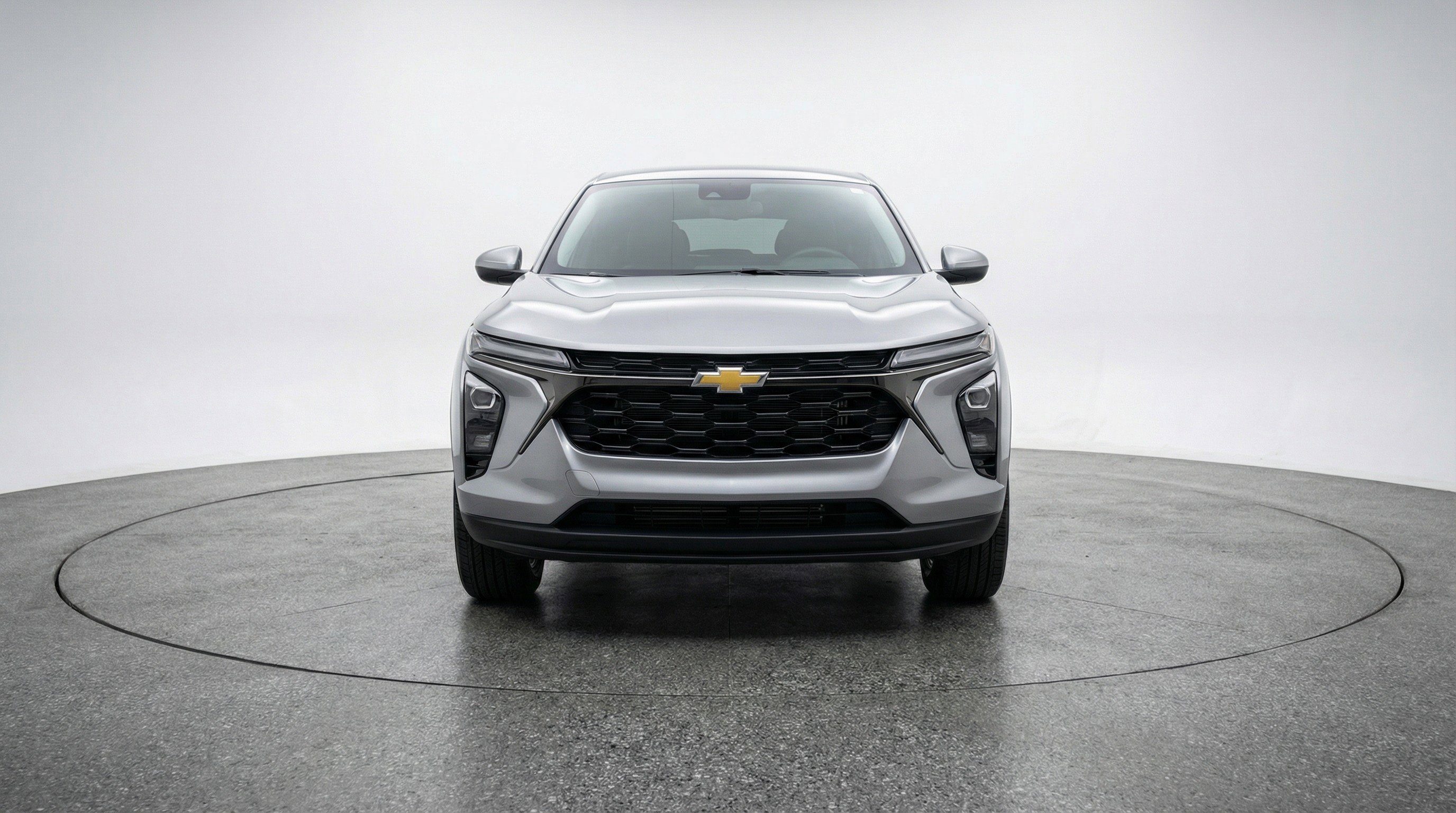 Used 2025 Chevrolet Trax LT FWD image 2