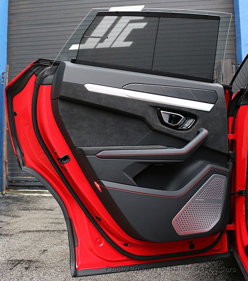 Used 2024 Lamborghini Urus S AWD/4WD image 24