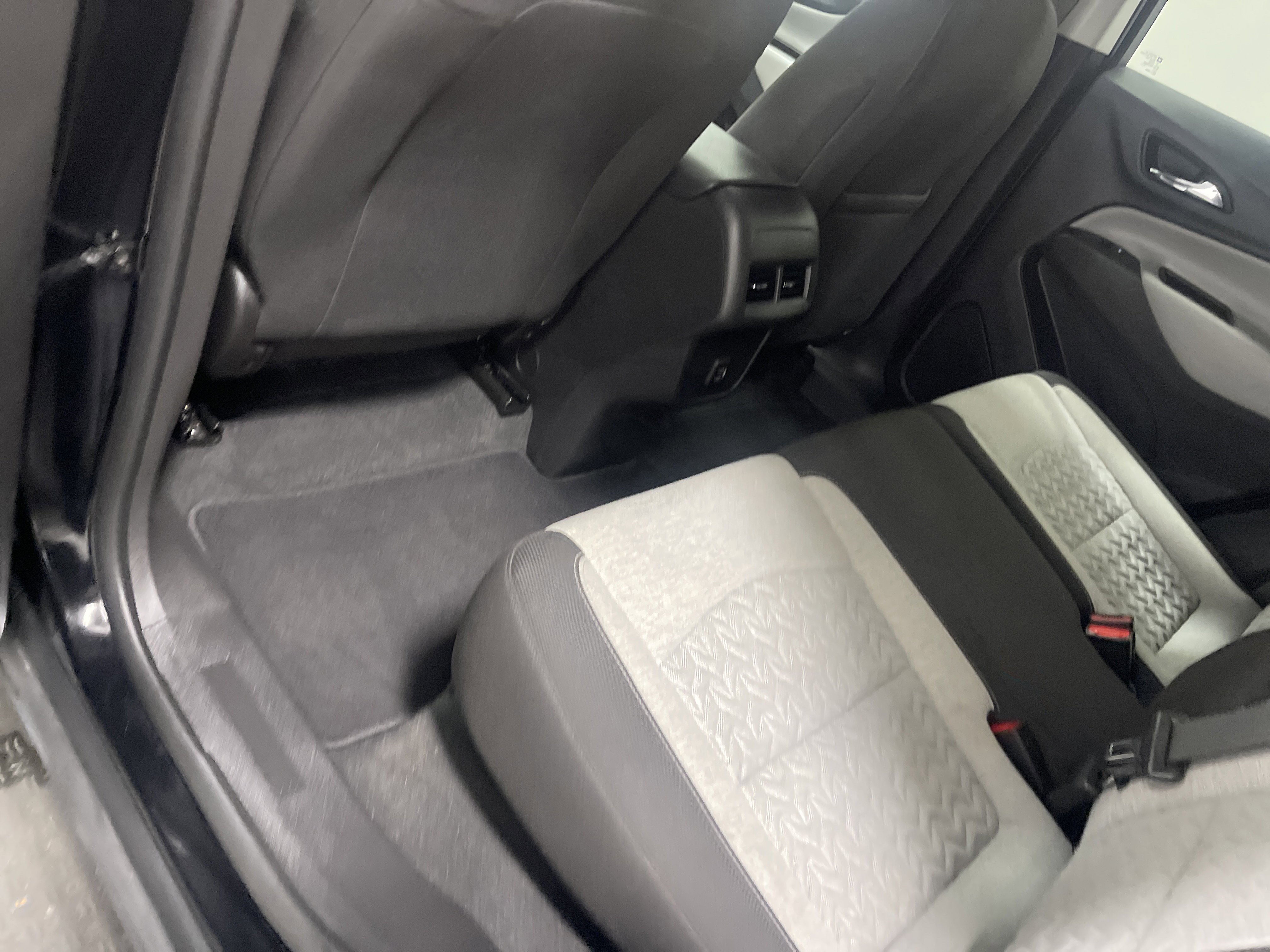 Used 2023 Chevrolet Equinox LS w/ LS Convenience Package image 17