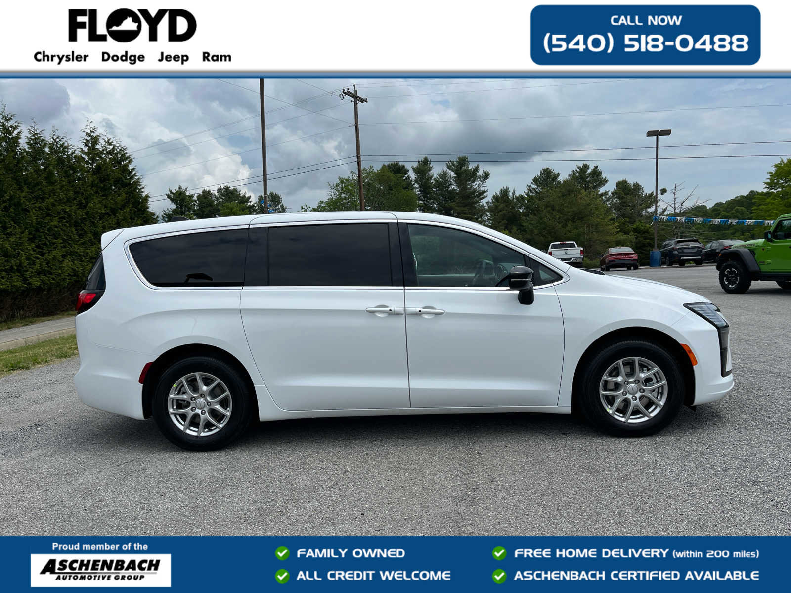 New 2027 Chrysler Pacifica Select FWD image 2