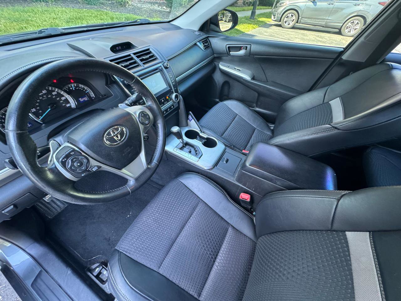 Used 2012 Toyota Camry SE FWD image 30