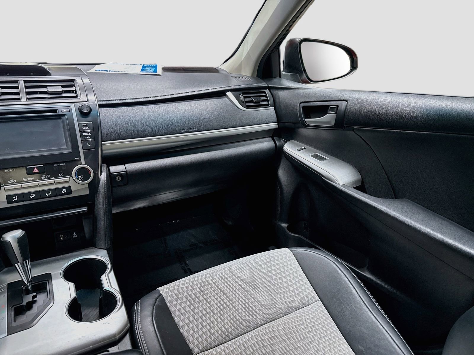 Used 2014 Toyota Camry SE FWD image 23
