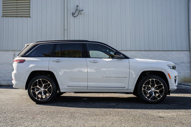 New 2025 Jeep Grand Cherokee Summit image 4
