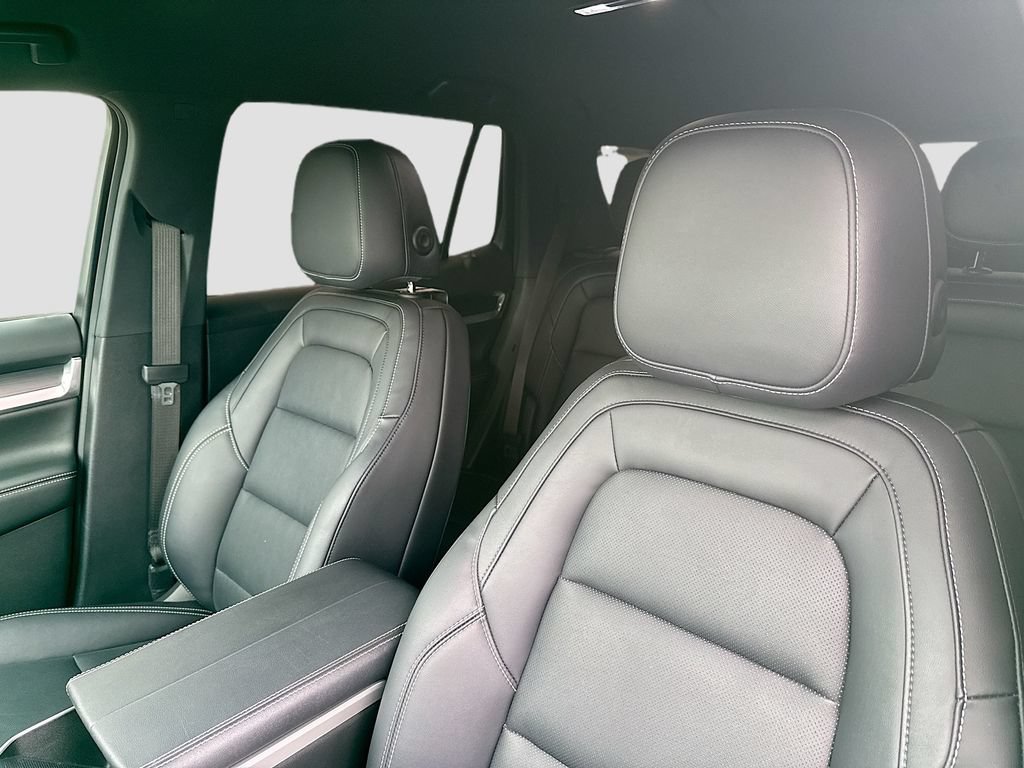 Used 2025 GMC Terrain Elevation w/ Elevation Premium Package AWD/4WD image 12