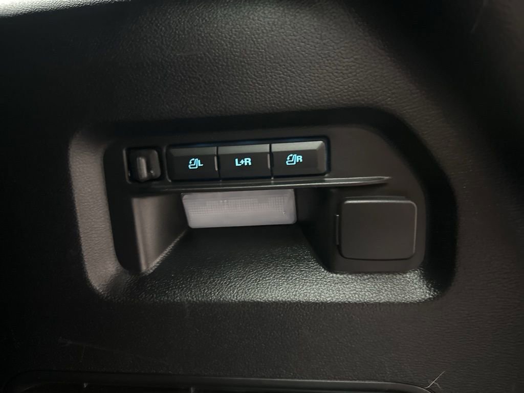 Used 2022 Ford Explorer Platinum w/ Equipment Group 601A AWD/4WD image 39