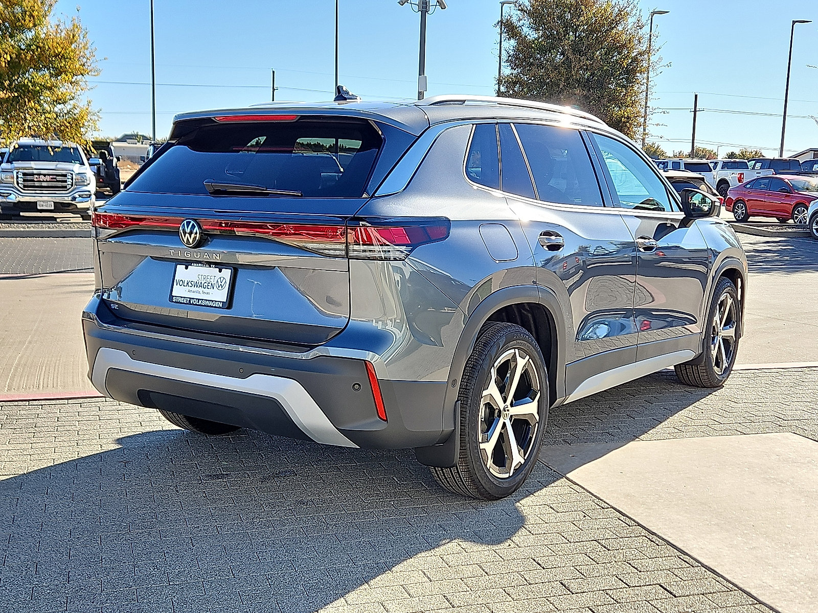 New 2026 Volkswagen Tiguan SE image 3