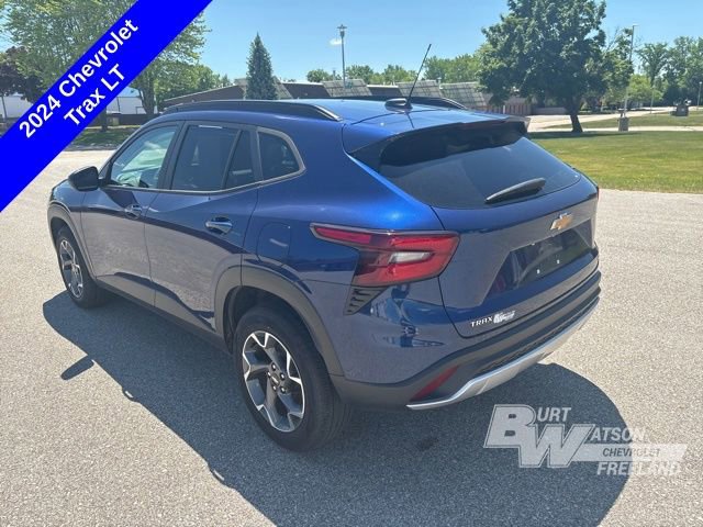 Used 2024 Chevrolet Trax LT w/ Sunroof Package FWD image 4