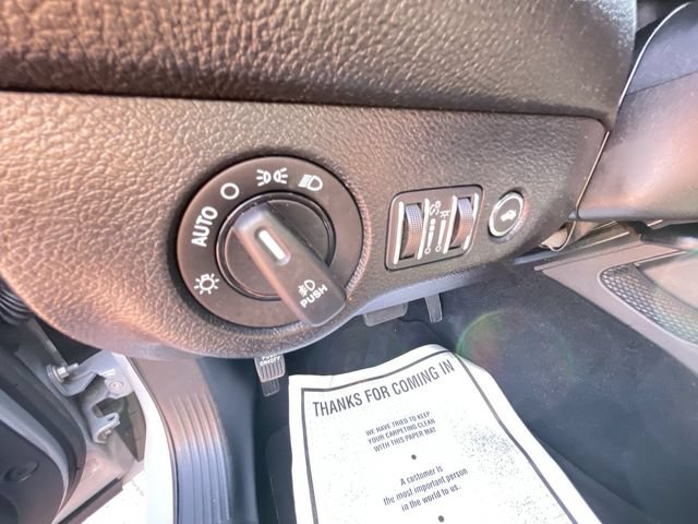 Used 2022 Dodge Challenger SXT w/ Driver Convenience Group RWD image 12